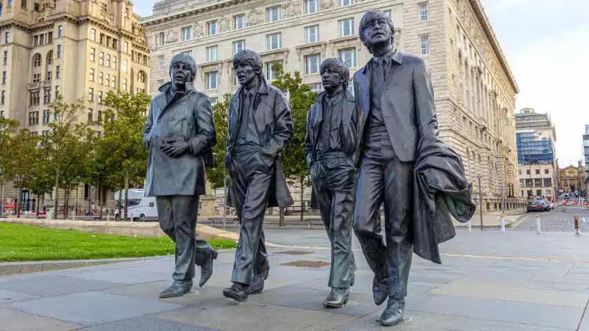 What is a Scouse Accent? Photo of The Beatles Statue at Liverpool by Neil Martin at Unsplash. Unsplash License. https://unsplash.com/es/fotos/nFo5hbJTM8A